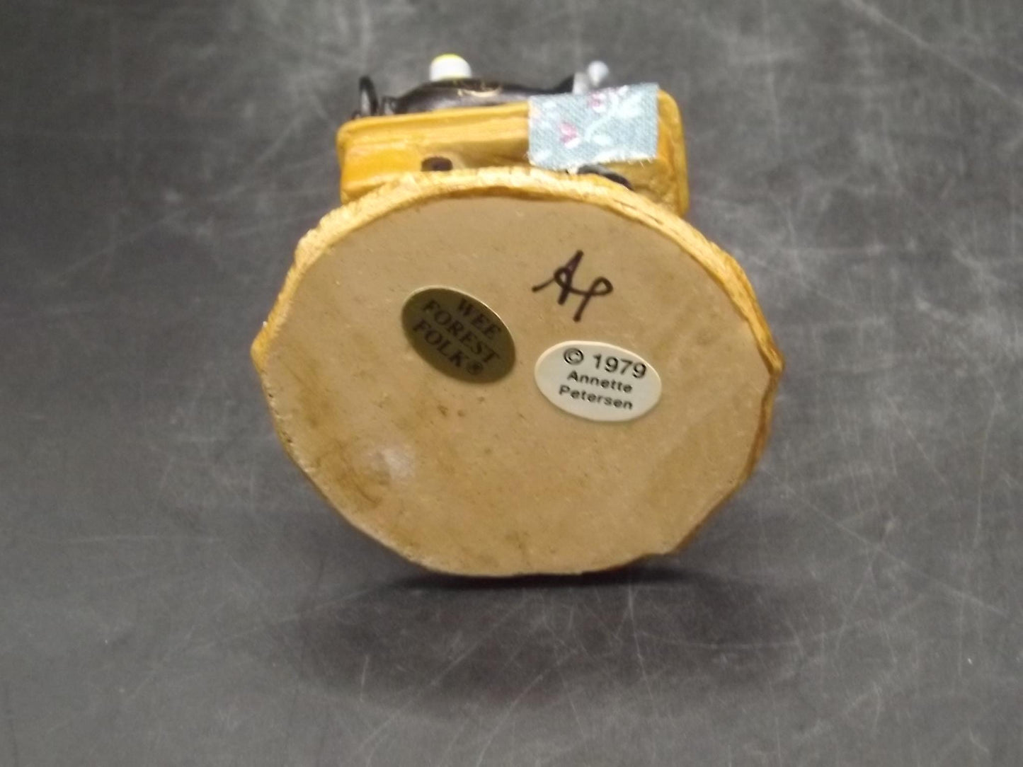 Vintage 1979 M-040 Wee Forest Folk "Miss Bobbin" Hand Painted Mouse sewing.