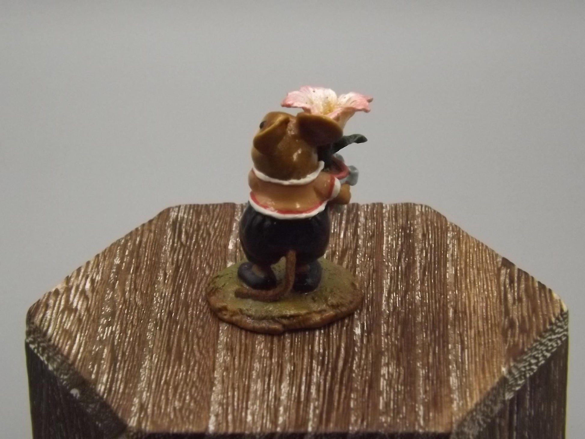 Vintage Wee Forest Folk Mouse Figurine: "Love in Bloom" 2003