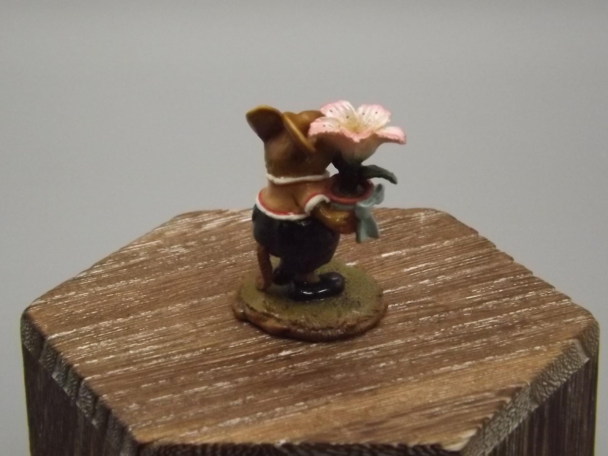 Vintage Wee Forest Folk Mouse Figurine: "Love in Bloom" 2003