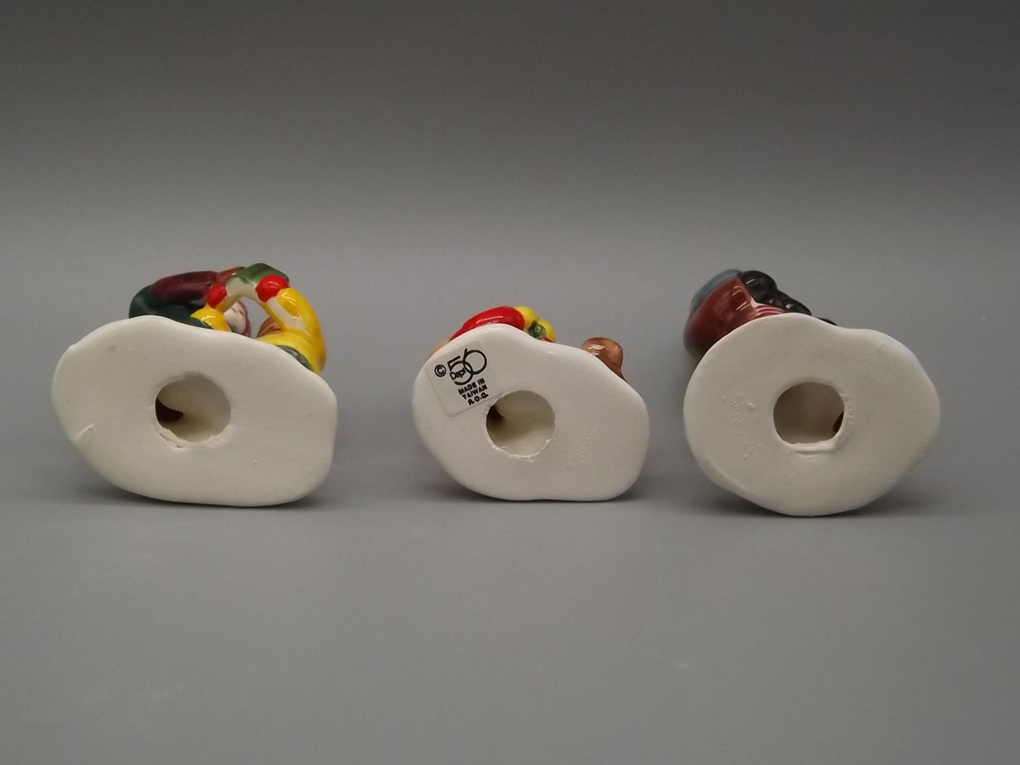 Vintage Snow Village Caroling Family Figurine Set #5105-5 - With Box