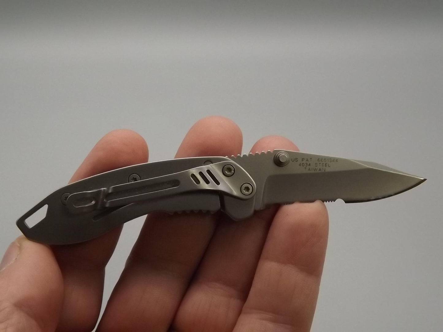 Schrade Extreme Survival Folding Knife: Lanyard & Belt Holder