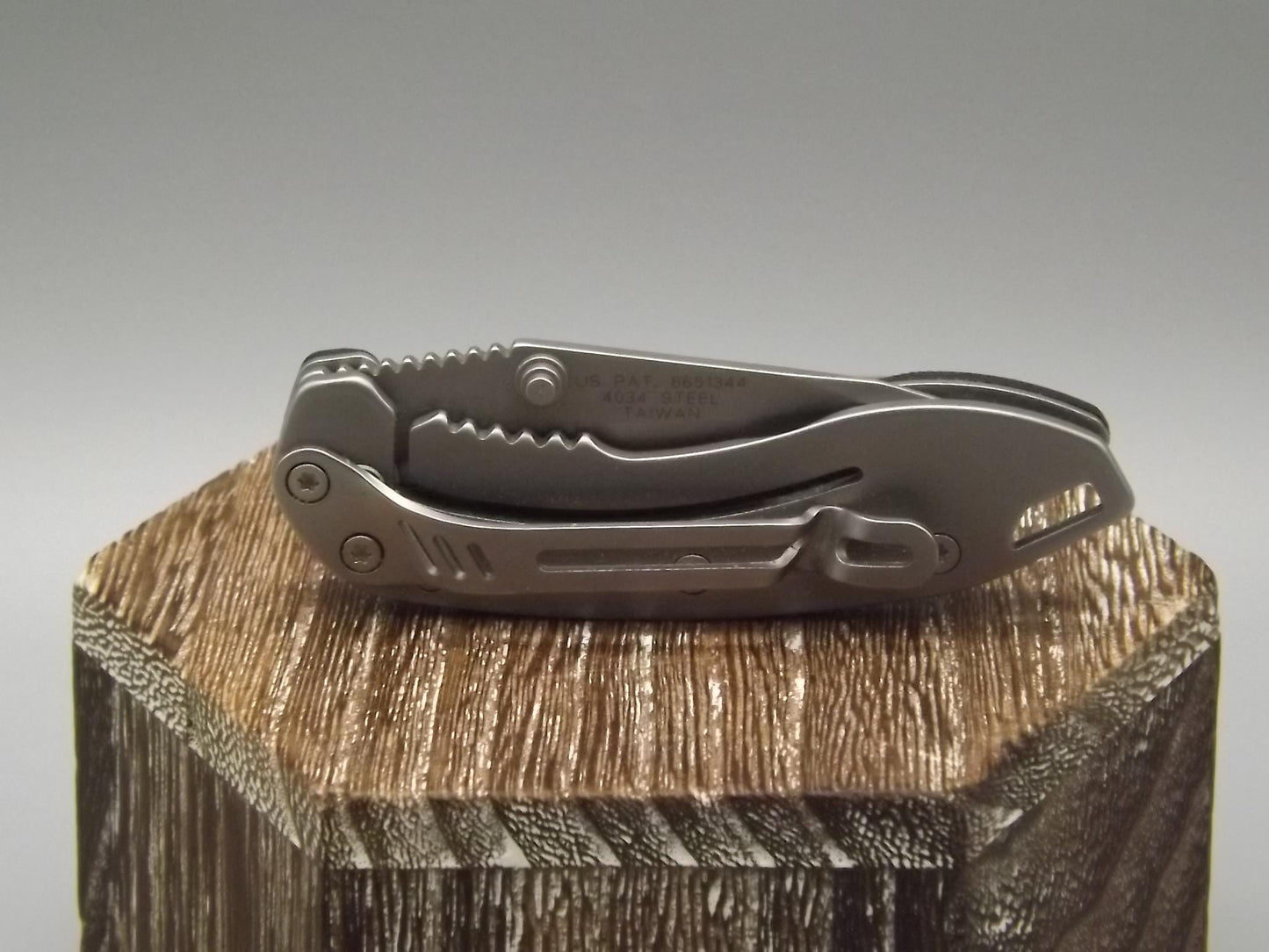 Schrade Extreme Survival Folding Knife: Lanyard & Belt Holder