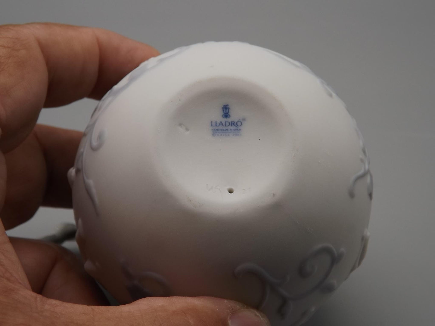 Vintage Lladro Christmas ornament bell Figurine #16736 (2004) with Box.