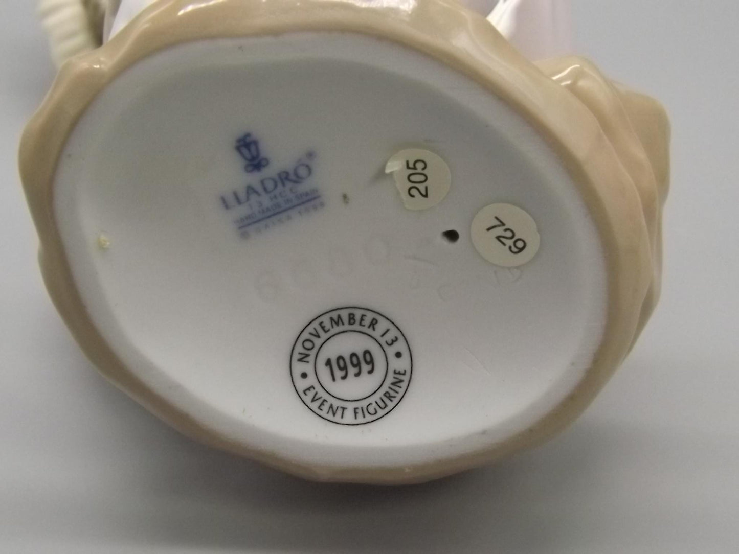 Vintage Lladro "Friends Forever" Figurine: Girl with her pet, #6680 (1999, with Box)