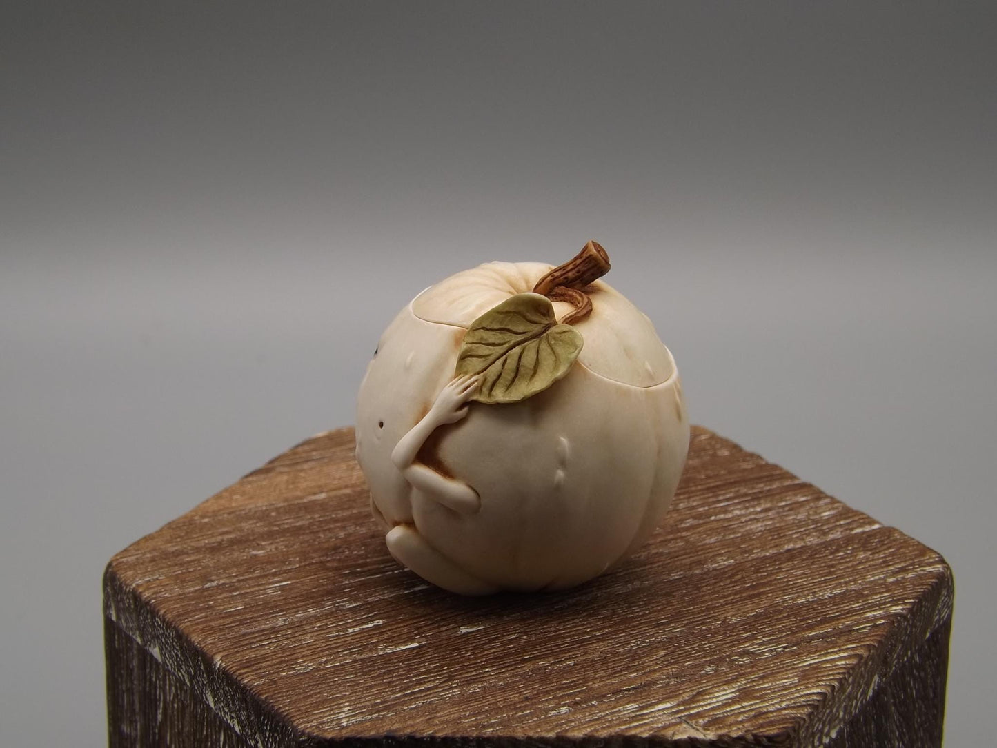 Harmony Kingdom "Ozzie" Roly Poly: Halloween Pumpkin Figurine