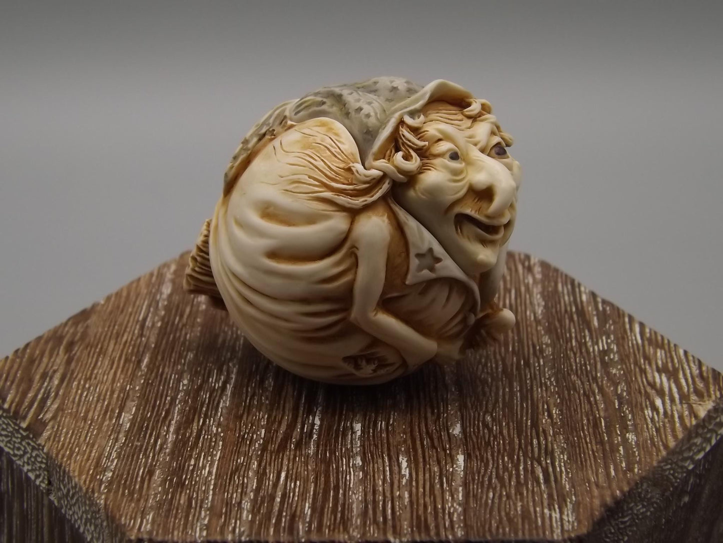 Harmony Kingdom Hilda Witch Figurine: Roly Poly Treasure Jest