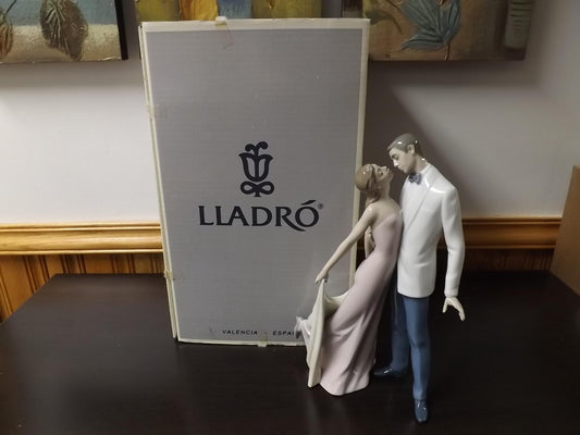 Vintage Lladro "Happy Anniversary" Figurine #6475 with Box & COA