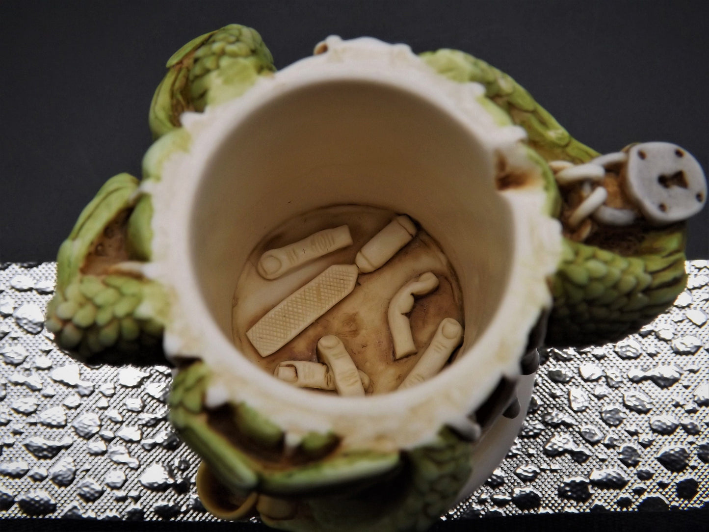 Retired 1999 Harmony Kingdom "Great Escape" Jest Figurine TJBPV1 with original box. Excellent condition.