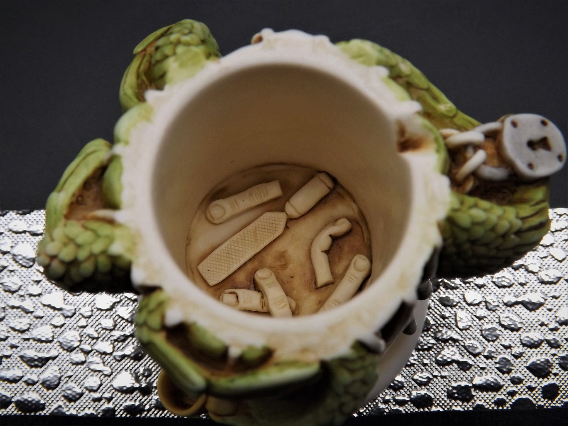 Retired 1999 Harmony Kingdom "Great Escape" Jest Figurine TJBPV1 with original box. Excellent condition.