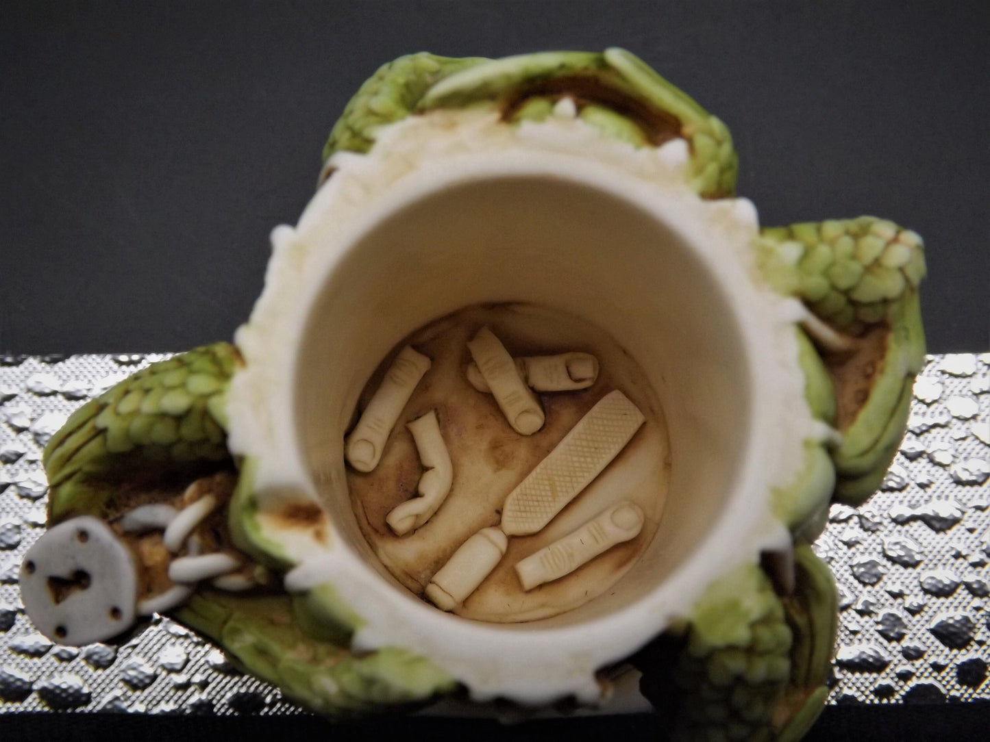 Retired 1999 Harmony Kingdom "Great Escape" Jest Figurine TJBPV1 with original box. Excellent condition.