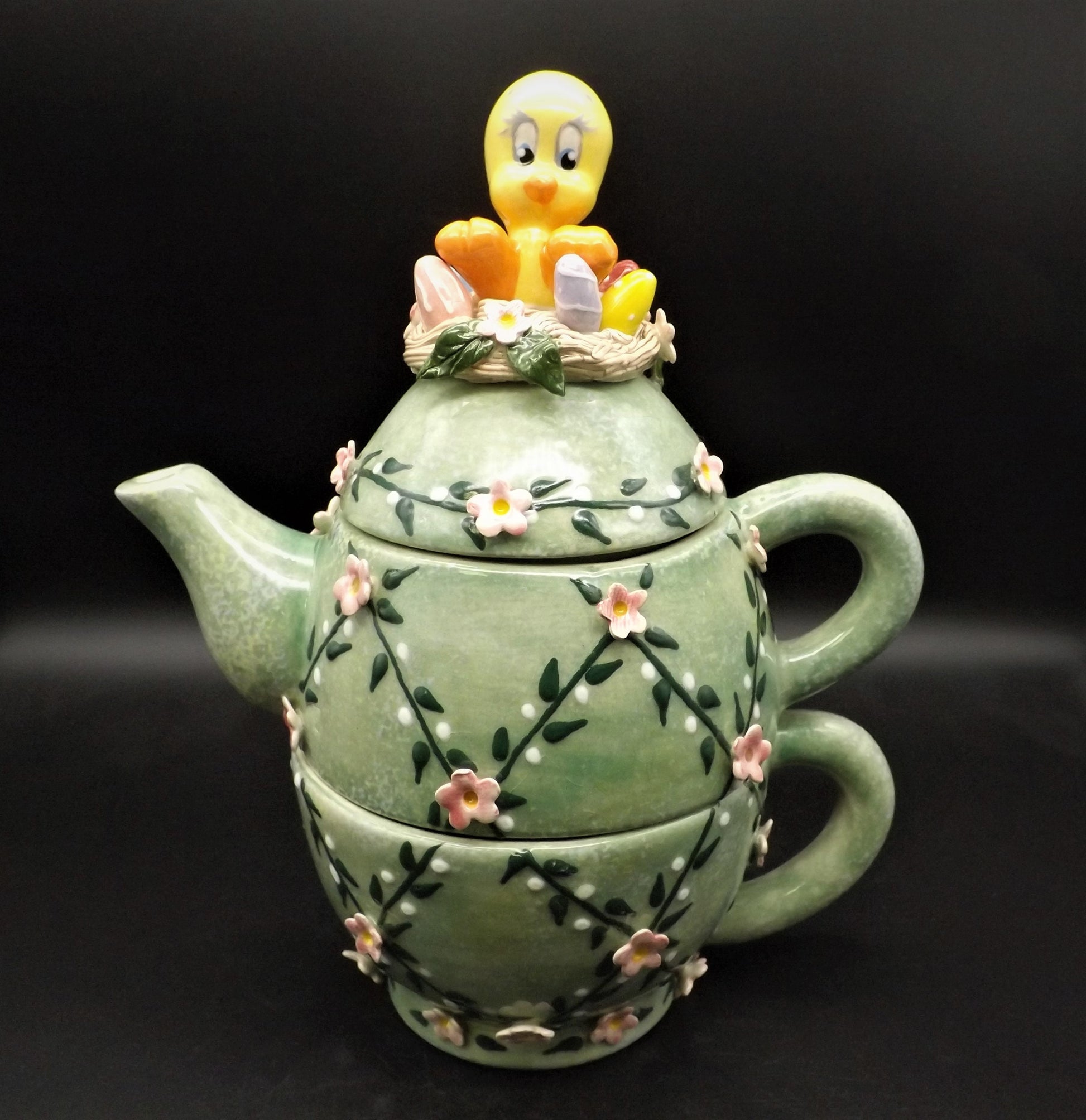 Laraine Eggleston Tweety Teapot: Warner Bros. Limited Edition