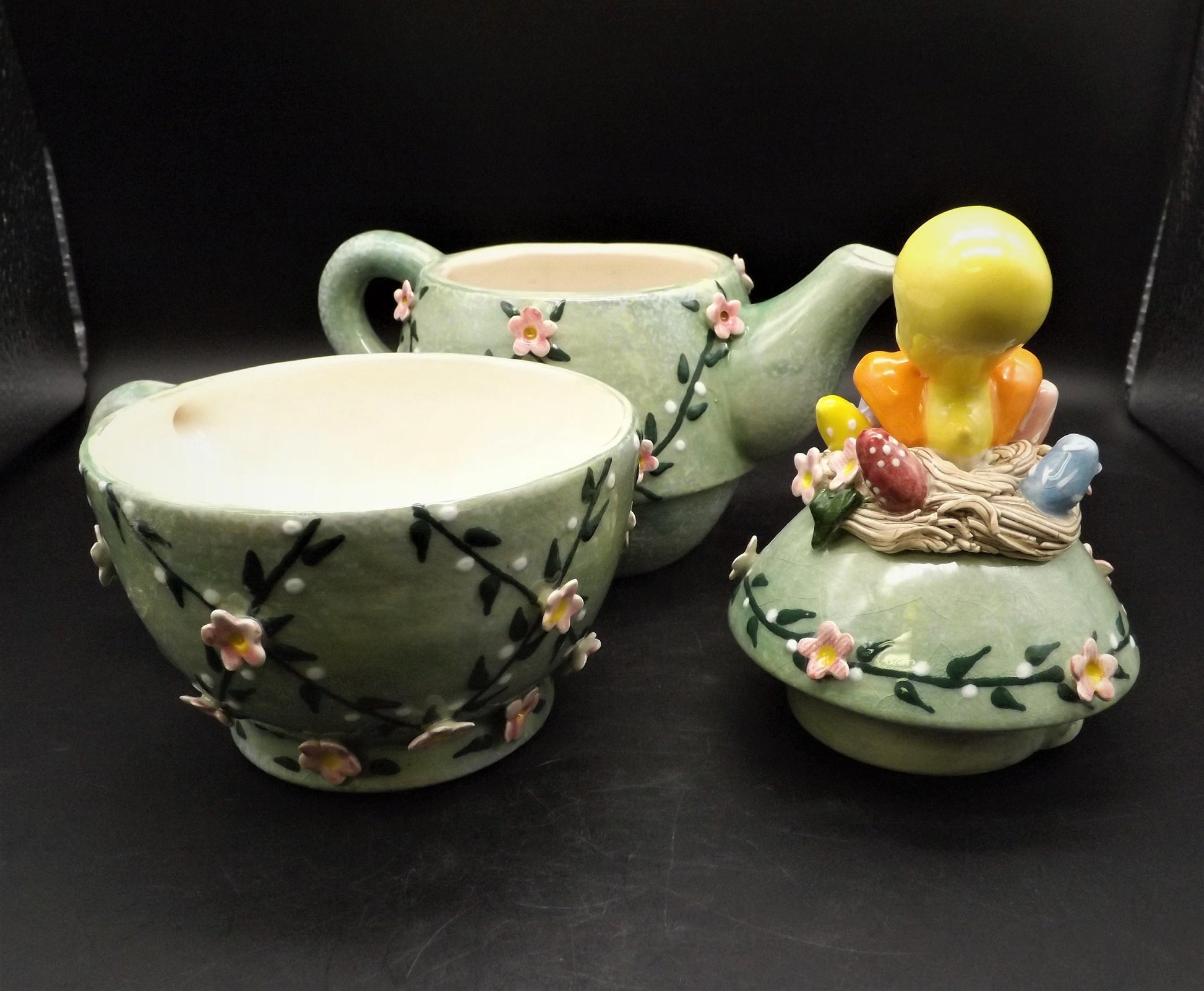 Laraine Eggleston Tweety Teapot: Warner Bros. Limited Edition