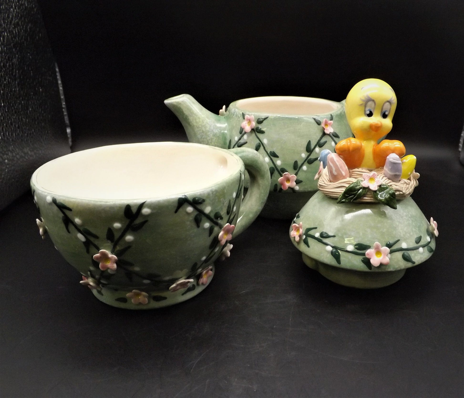 Laraine Eggleston Tweety Teapot: Warner Bros. Limited Edition