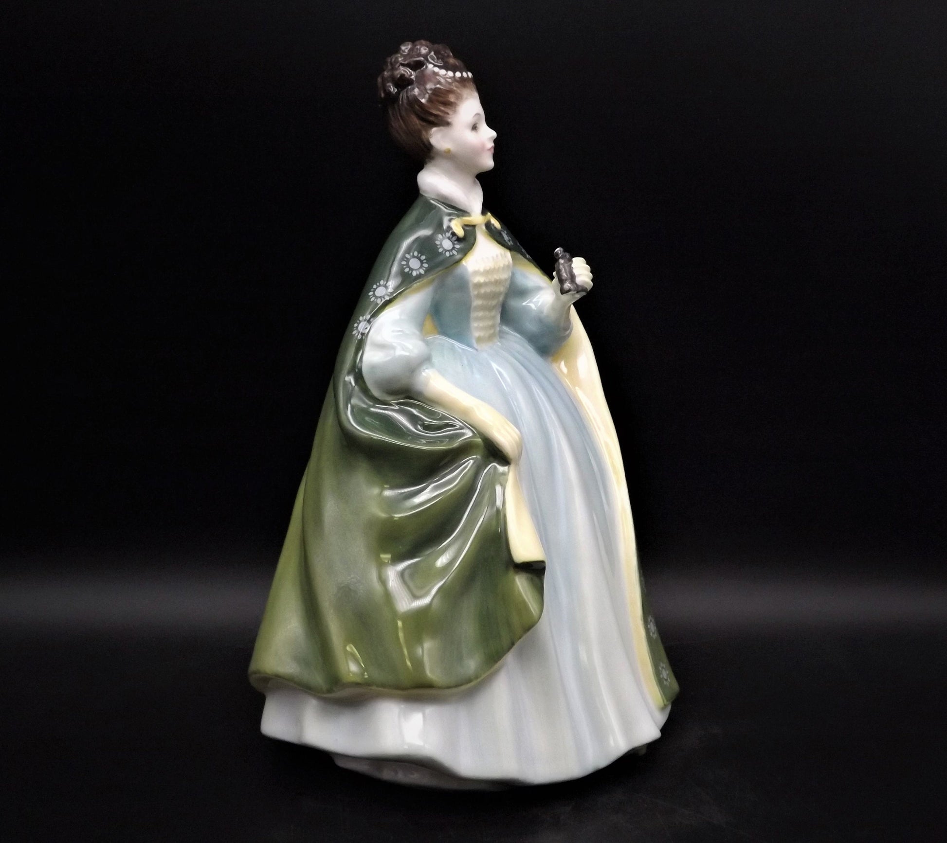 Vintage Royal Doulton Figurine: "Premiere" HN 2343, Regal Lady