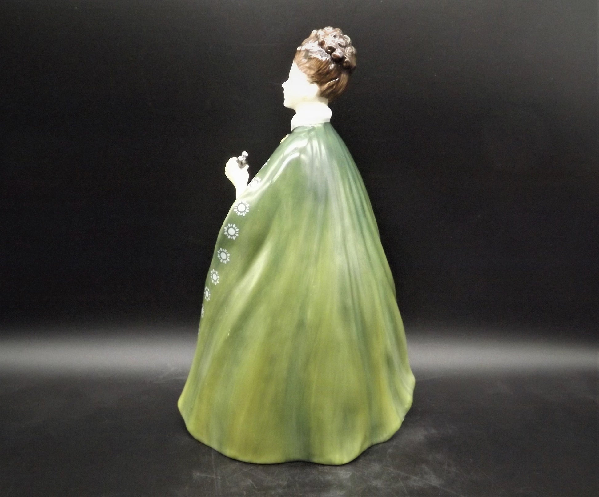 Vintage Royal Doulton Figurine: "Premiere" HN 2343, Regal Lady