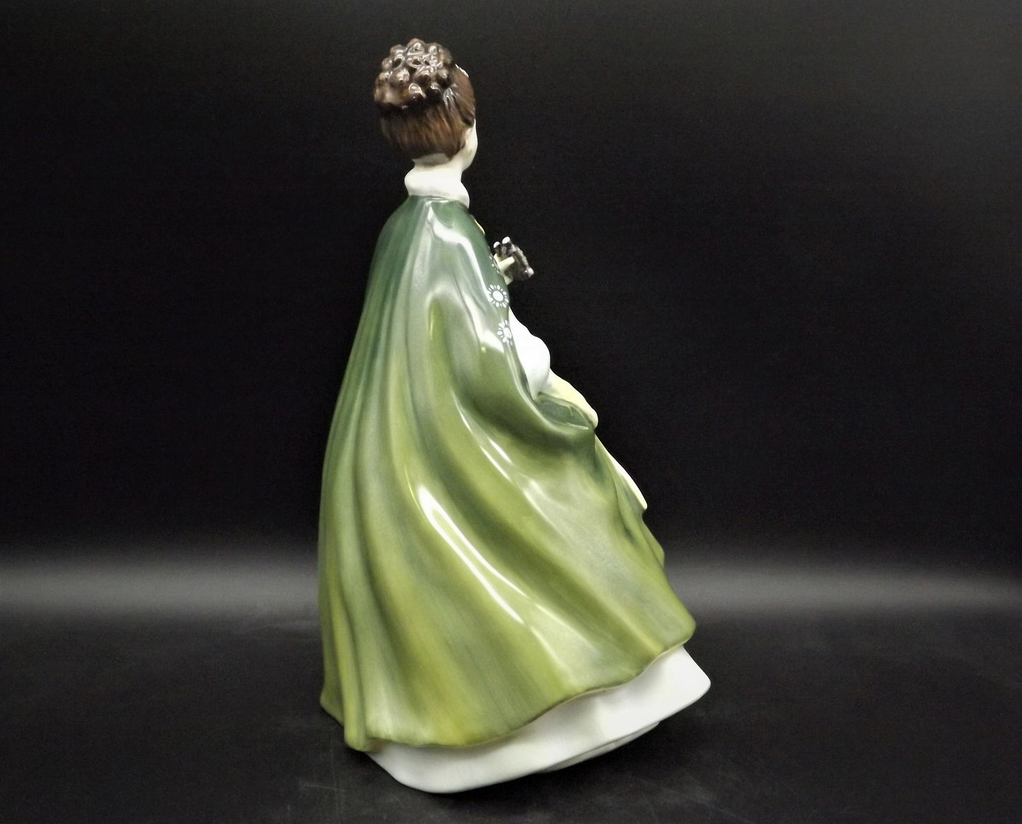 Vintage Royal Doulton Figurine: "Premiere" HN 2343, Regal Lady