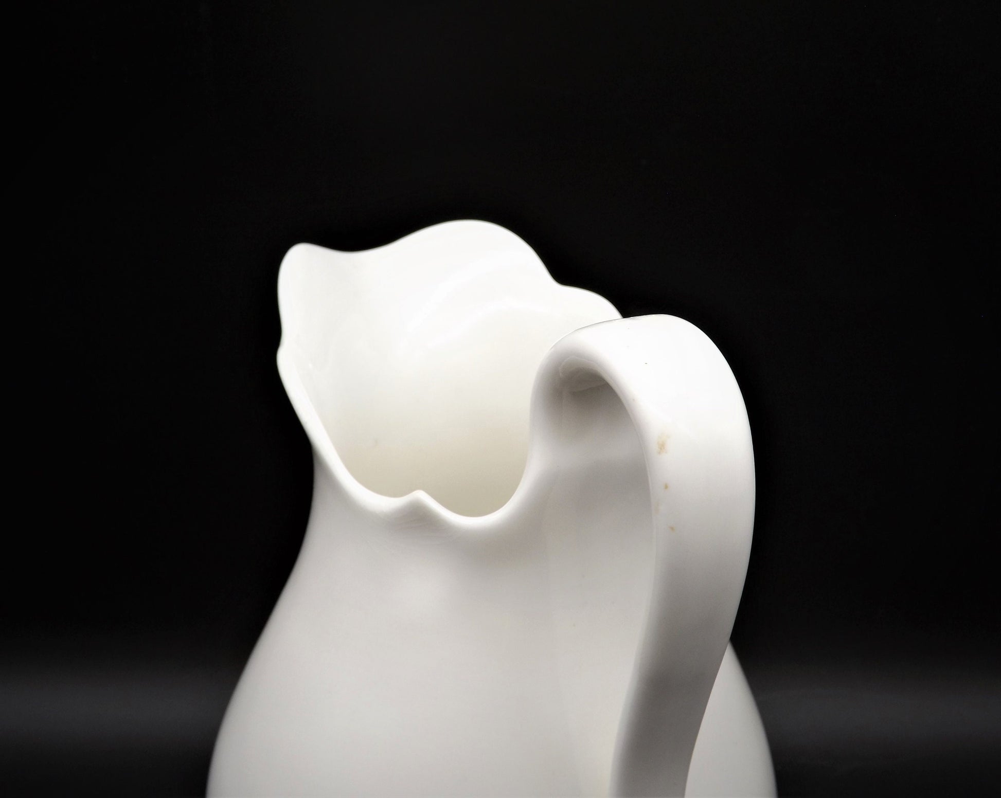 Very Rare Vintage Royal Doulton Bone China King George V Pitcher from 1916. Small chip on base.