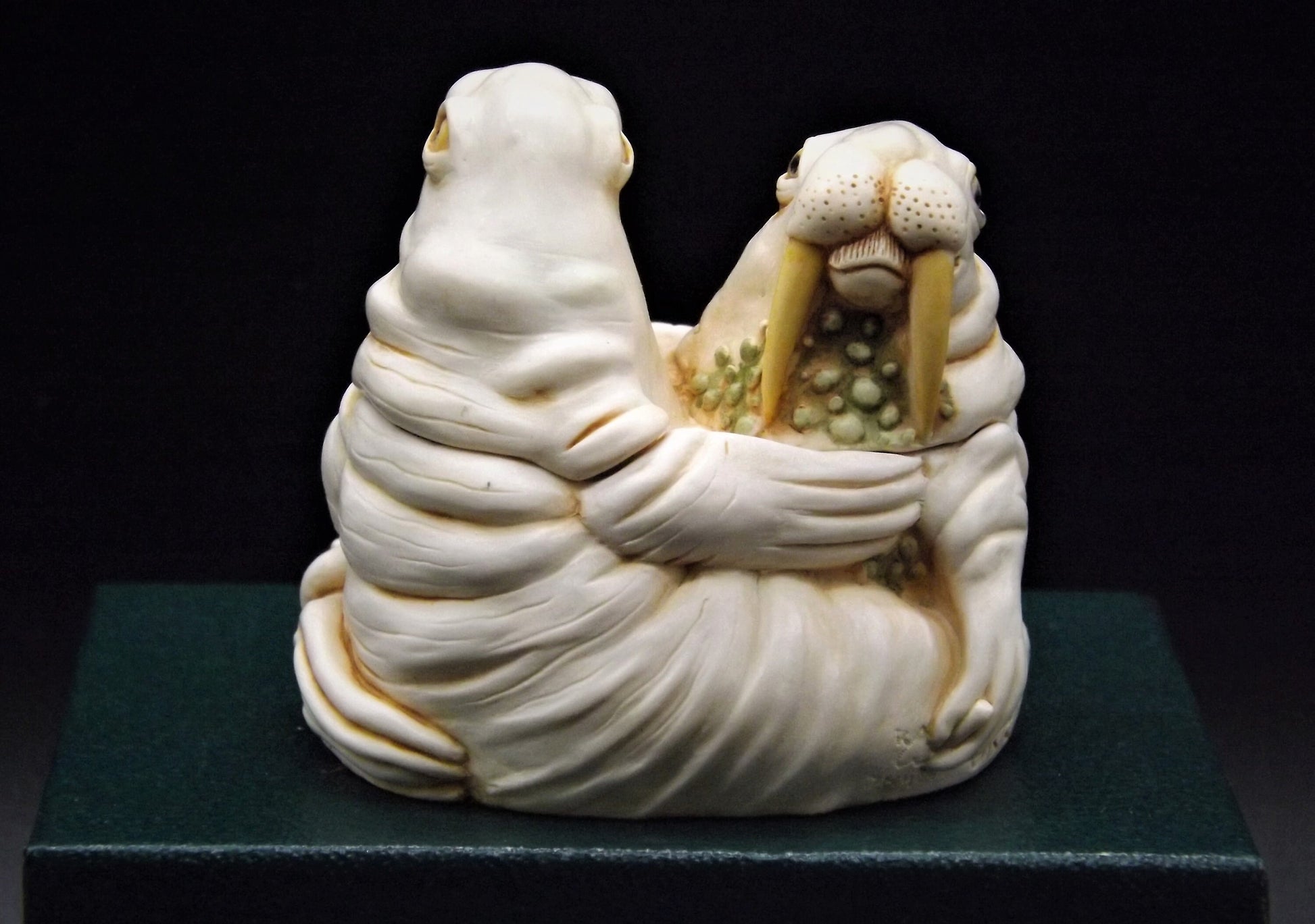 Closeout Sale! Retired 1994 Harmony Kingdom "Love Seat'" Jest Figurine TJWA with original box. Excellent condition.