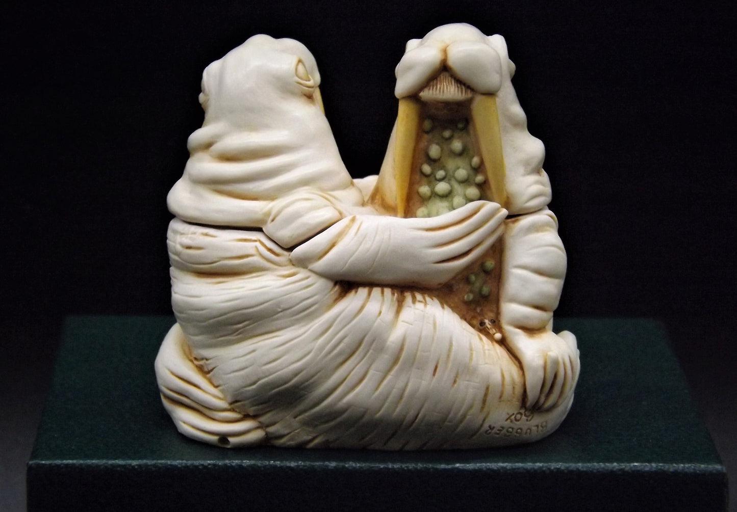 Closeout Sale! Retired 1994 Harmony Kingdom "Love Seat'" Jest Figurine TJWA with original box. Excellent condition.