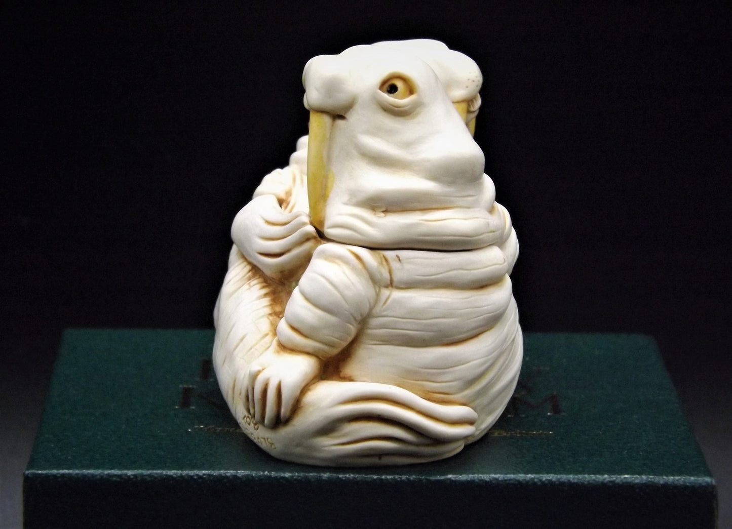 Closeout Sale! Retired 1994 Harmony Kingdom "Love Seat'" Jest Figurine TJWA with original box. Excellent condition.