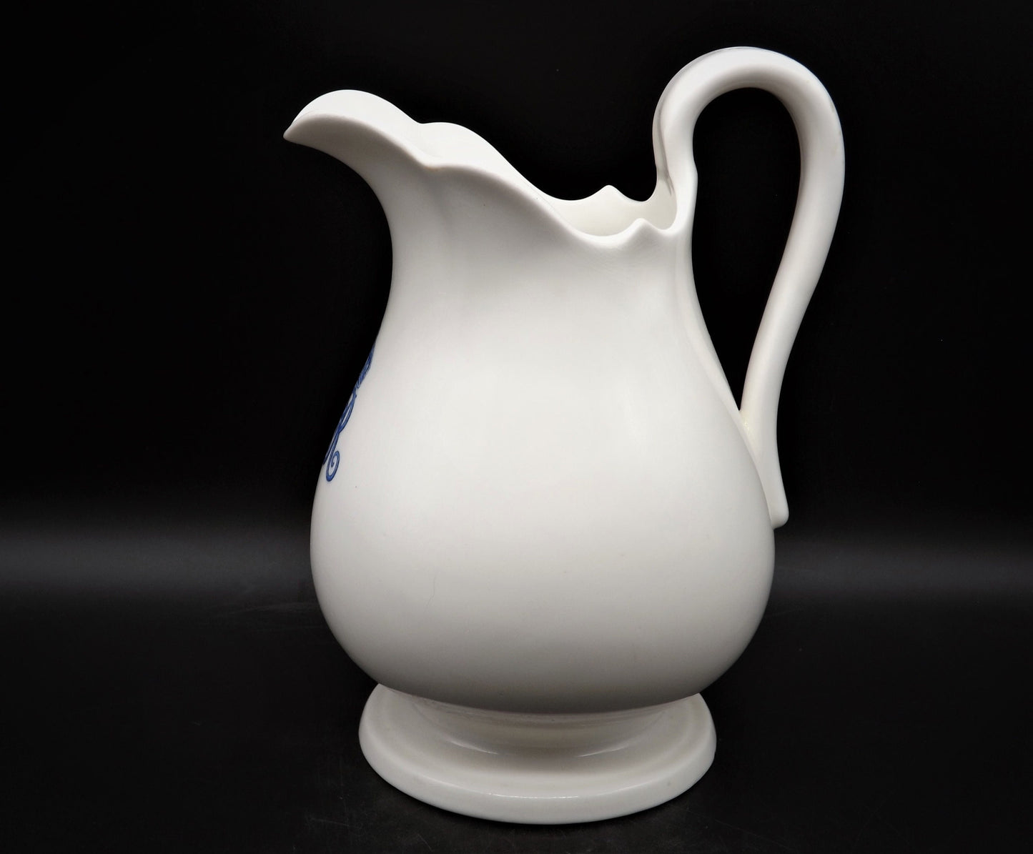 Very Rare Vintage Royal Doulton Bone China King George V Pitcher from 1916. Small chip on base.