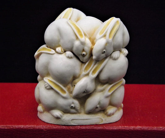 Retired 1995 Harmony Kingdom "At The Hop" Jest Figurine TJLEPO without original box. Excellent condition.