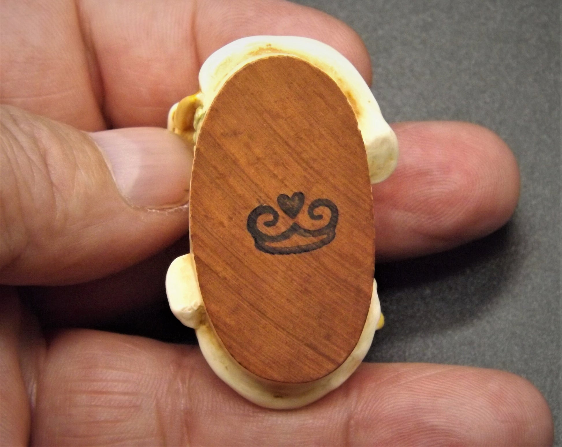 Closeout Sale! Retired 1994 Harmony Kingdom "Love Seat'" Jest Figurine TJWA with original box. Excellent condition.