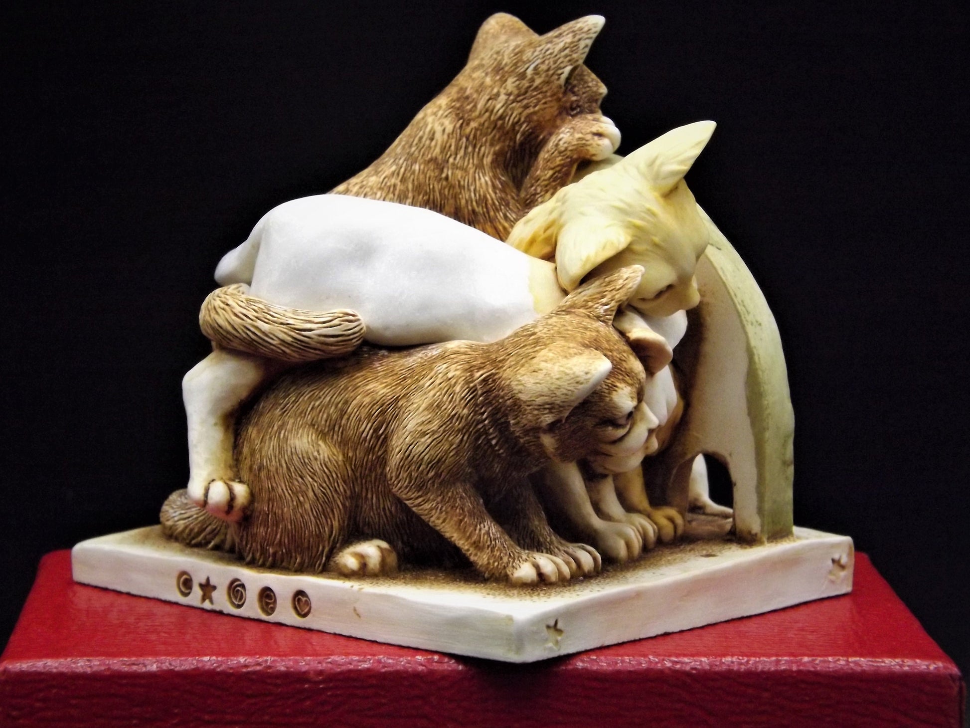 Retired 1998 Harmony Kingdom "Sneak Preview'" Jest Figurine TJICE98 with original box. Excellent condition.