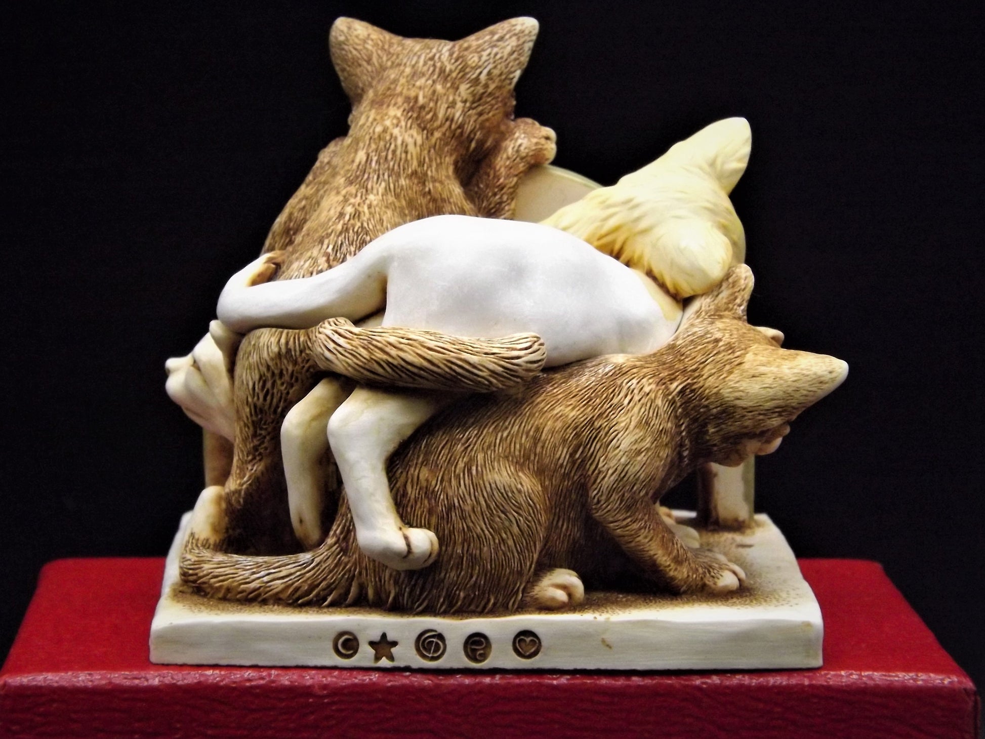 Retired 1998 Harmony Kingdom "Sneak Preview'" Jest Figurine TJICE98 with original box. Excellent condition.