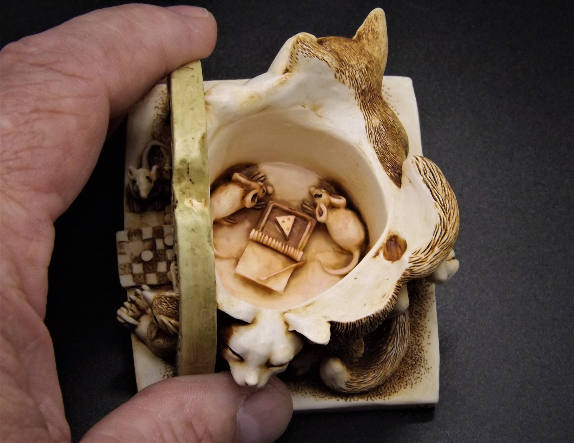 Retired 1998 Harmony Kingdom "Sneak Preview'" Jest Figurine TJICE98 with original box. Excellent condition.