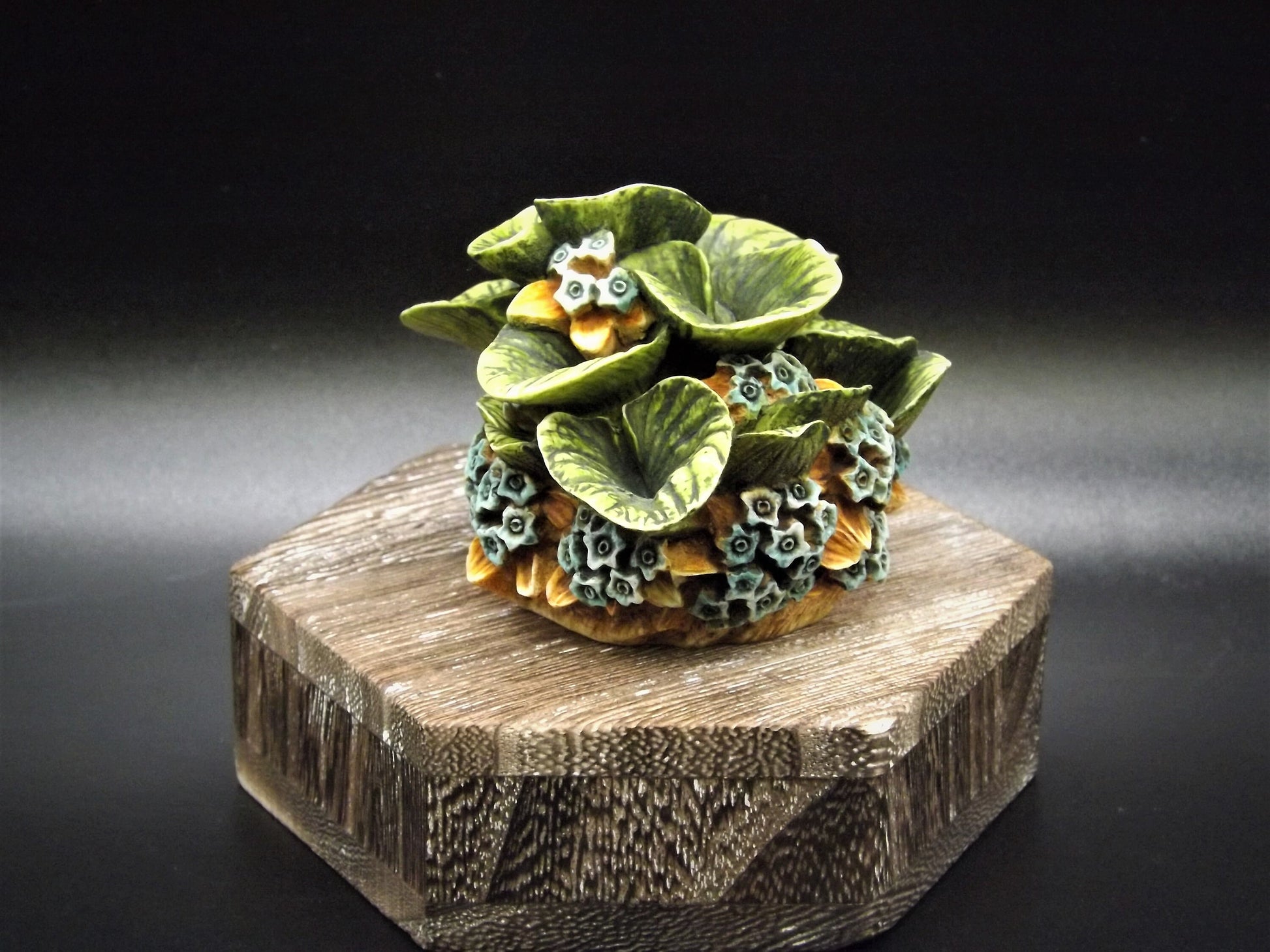 Retired 1998 Harmony Kingdom Garden Lord Byron "Forget me not" piece Excellent condition a Harmony Kingdom box