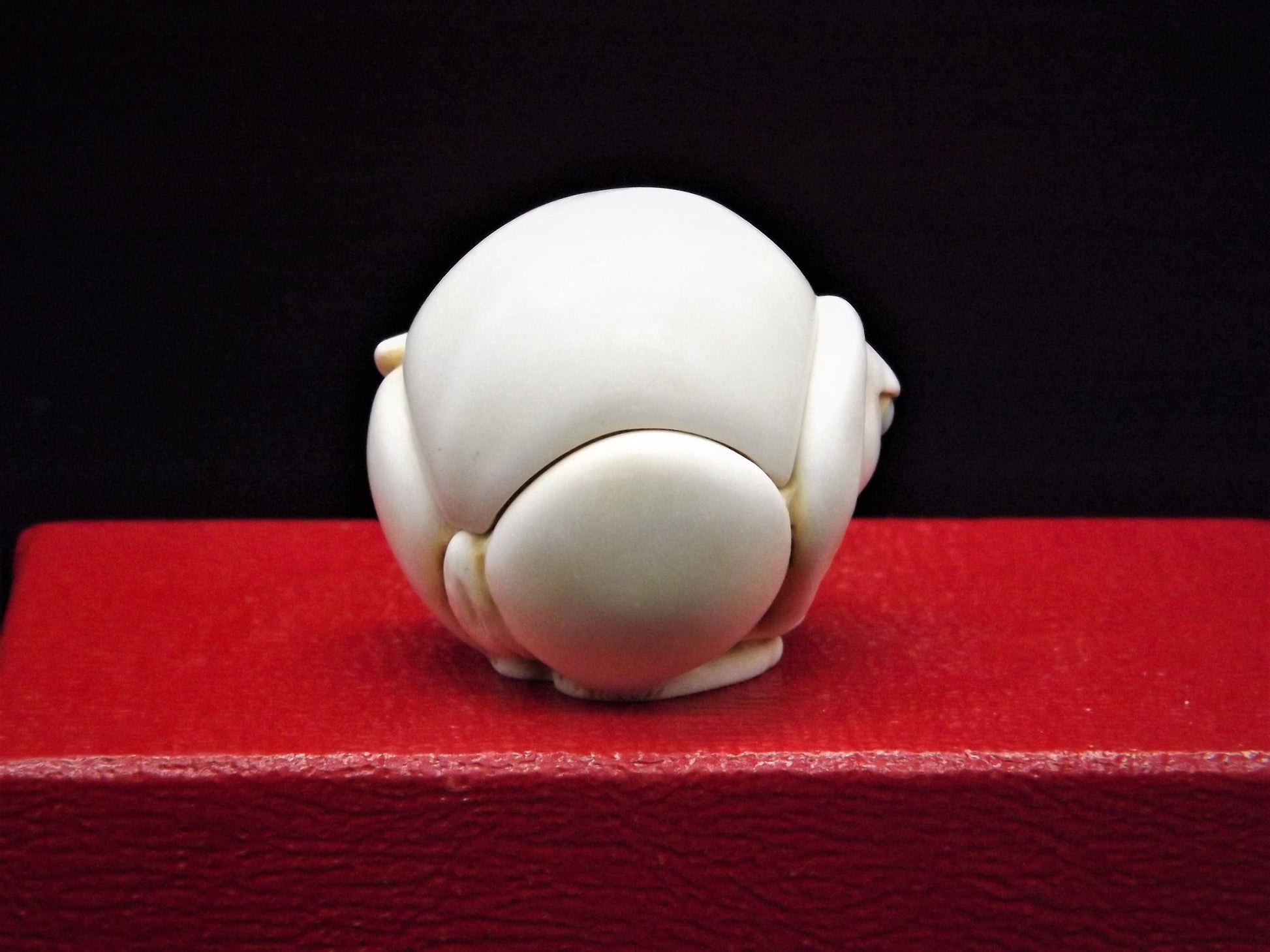 Retired 2000 Harmony Kingdom "Fergie '" Roly Poly Jest Figurine TJRPRA without original box. Excellent condition.