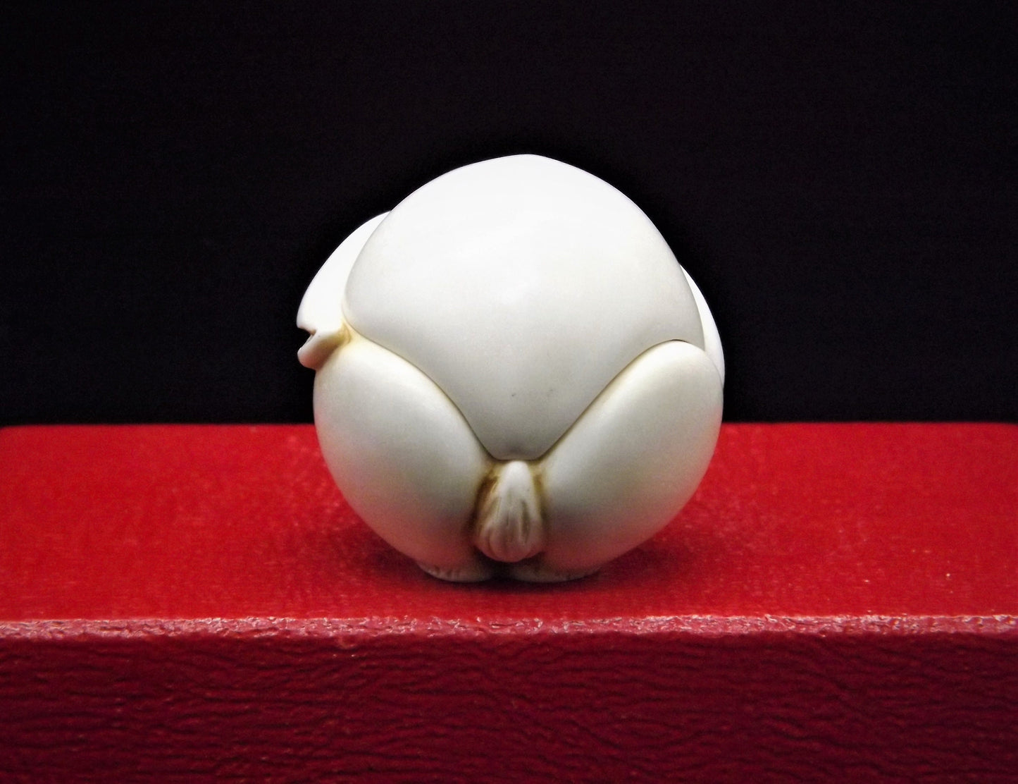 Retired 2000 Harmony Kingdom "Fergie '" Roly Poly Jest Figurine TJRPRA without original box. Excellent condition.