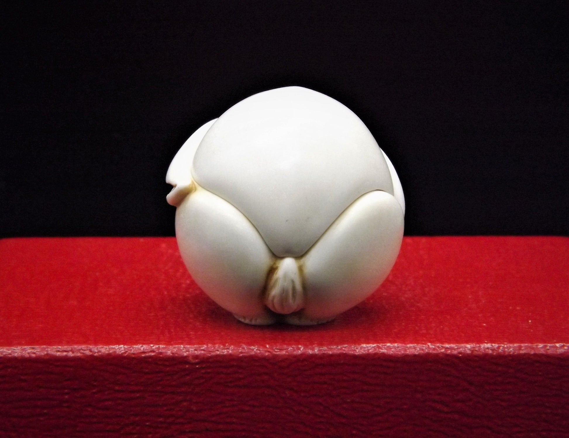 Retired 2000 Harmony Kingdom "Fergie '" Roly Poly Jest Figurine TJRPRA without original box. Excellent condition.