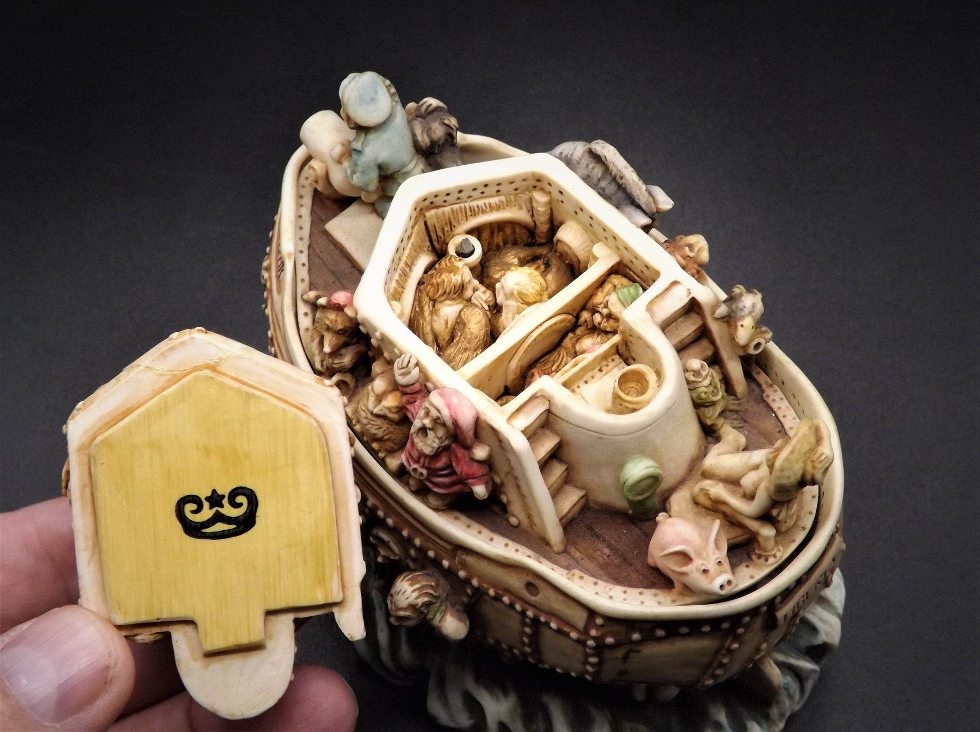 Harmony Kingdom Garden Lord Byron Y2HK Figurine - 1999 Timed Edition