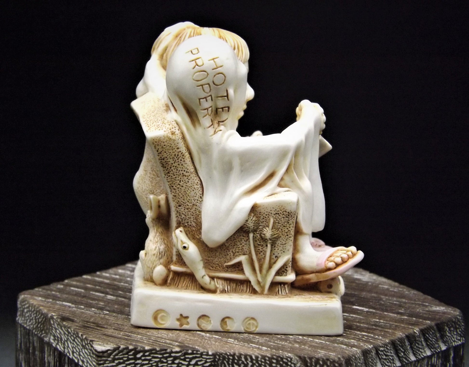 Harmony Kingdom Cotton Anniversary Figurine: Royal Watch Collector's Club