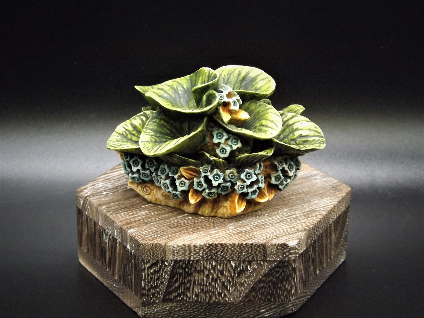 Retired 1998 Harmony Kingdom Garden Lord Byron "Forget me not" piece Excellent condition a Harmony Kingdom box