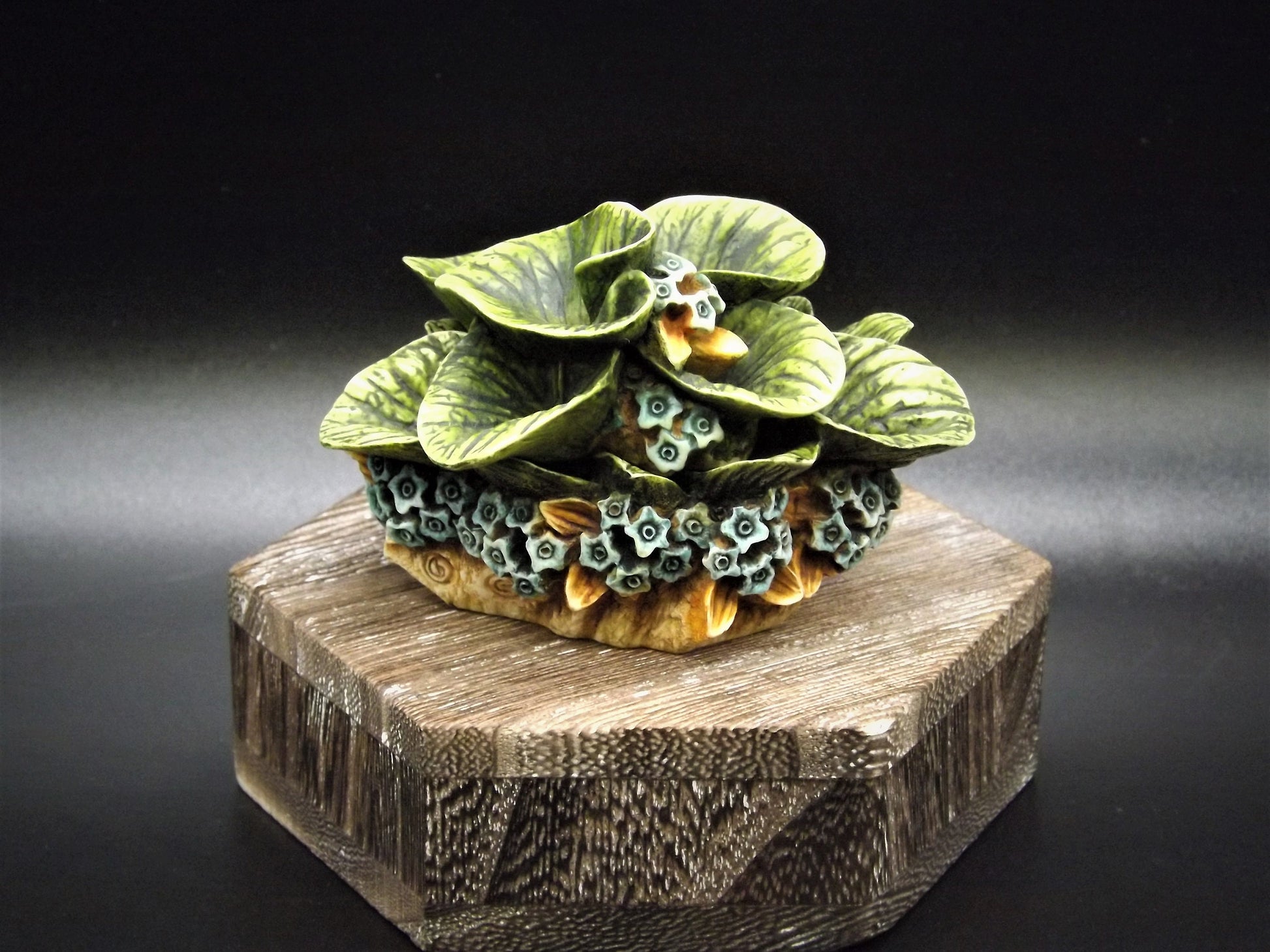 Retired 1998 Harmony Kingdom Garden Lord Byron "Forget me not" piece Excellent condition a Harmony Kingdom box