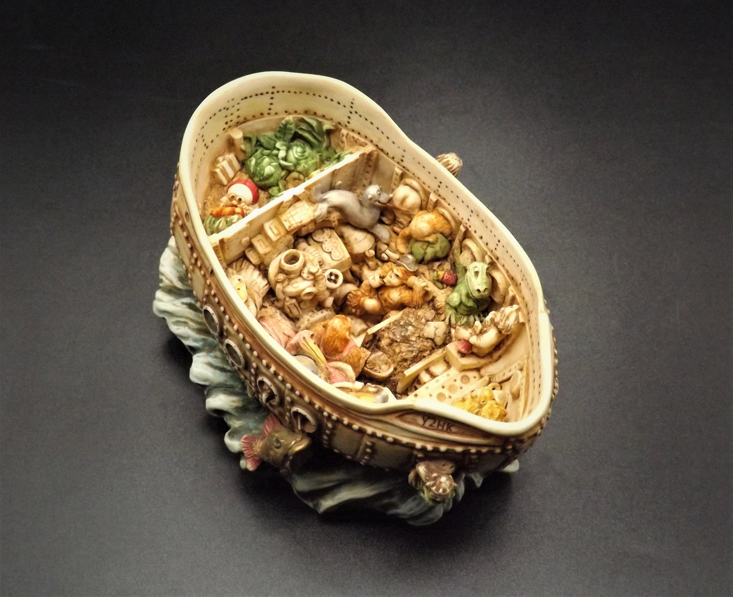 Harmony Kingdom Garden Lord Byron Y2HK Figurine - 1999 Timed Edition