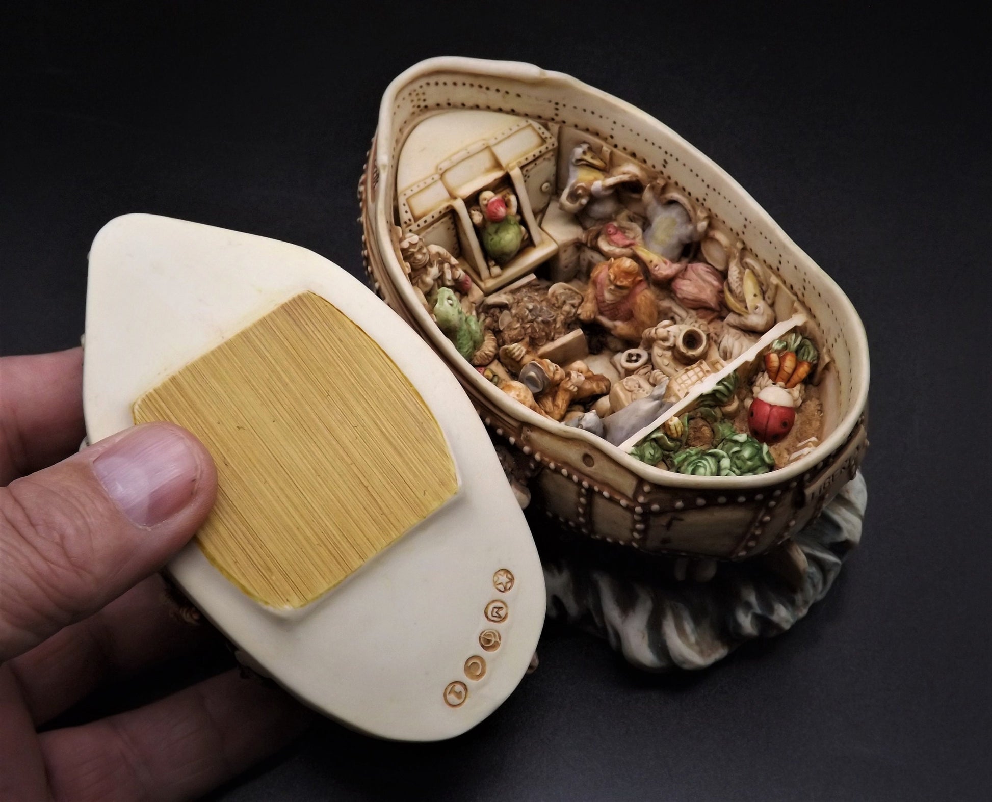 Harmony Kingdom Garden Lord Byron Y2HK Figurine - 1999 Timed Edition