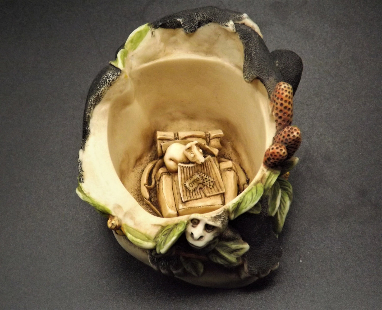 Harmony Kingdom Queen of the Jungle Figurine - 1999 Event Piece