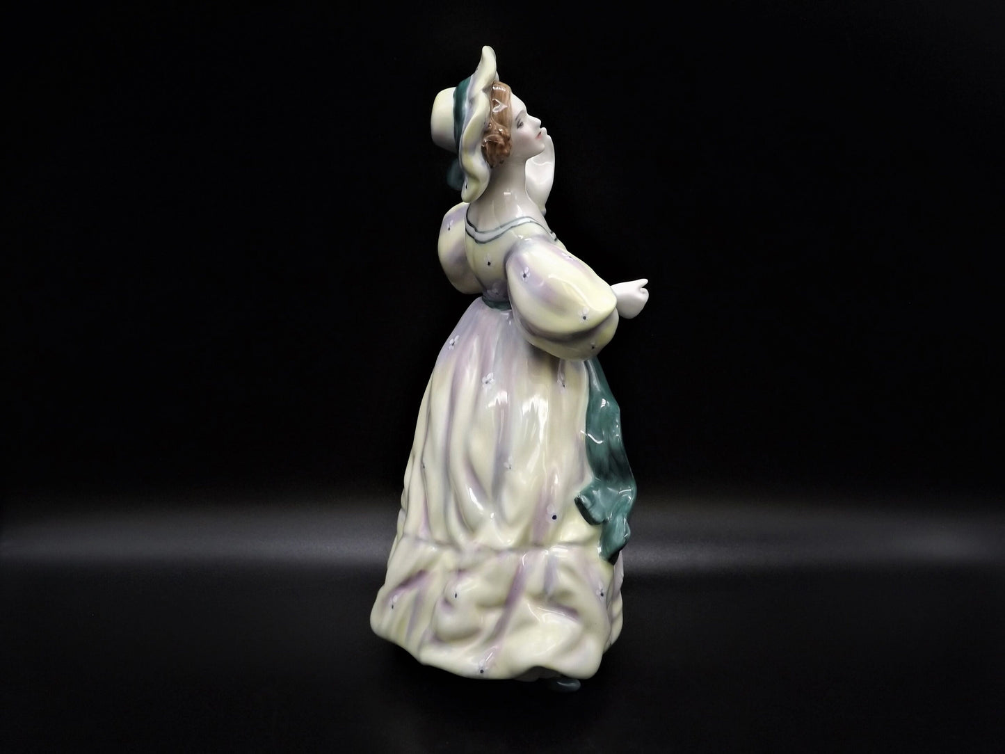 Vintage Royal Doulton Bone China Figurine: Grand Manner Lady HN2723