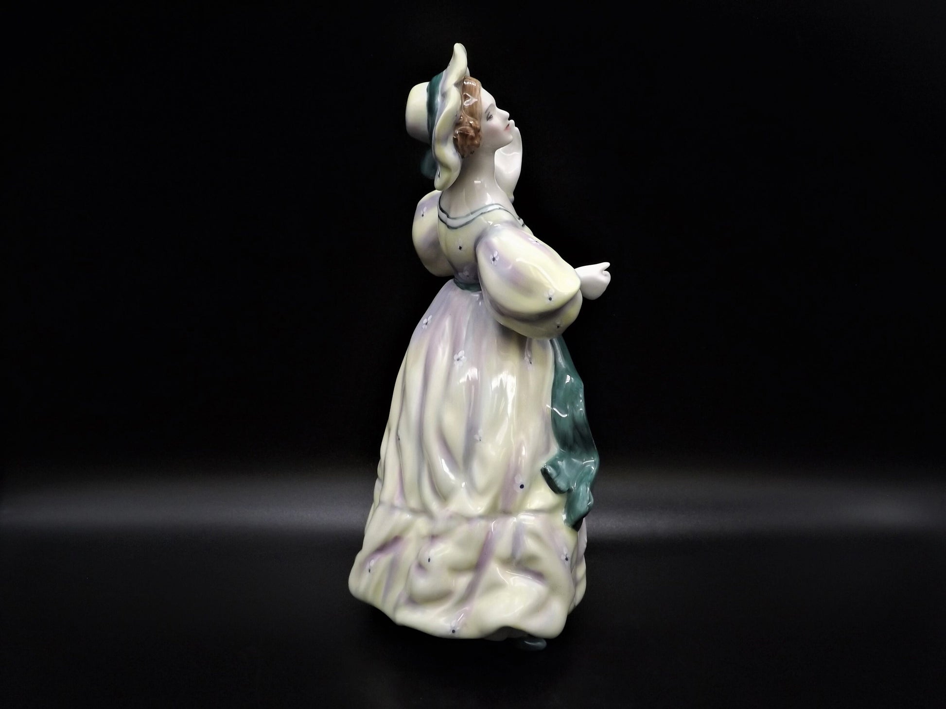 Vintage Royal Doulton Bone China Figurine: Grand Manner Lady HN2723