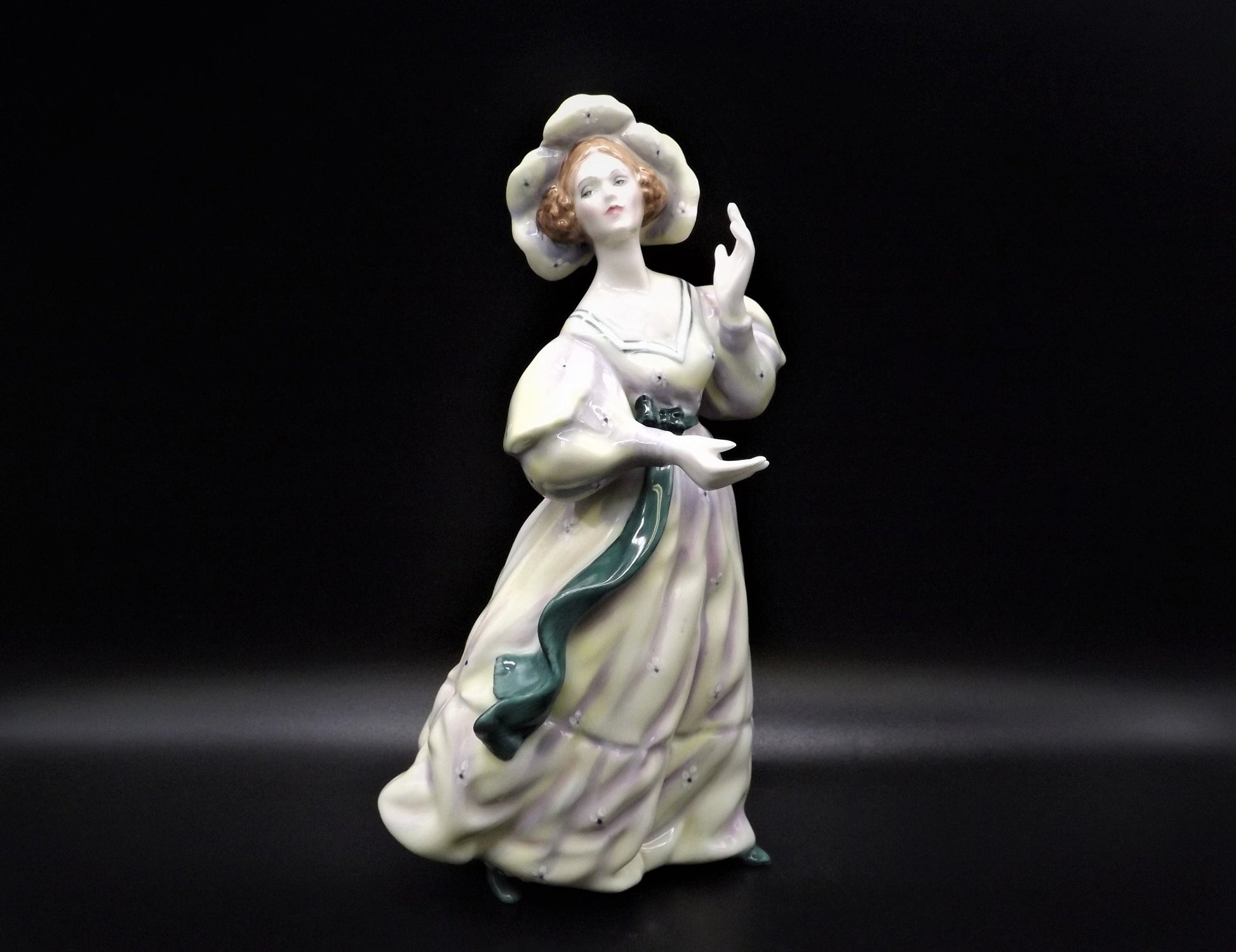 Vintage Royal Doulton Bone China Figurine: Grand Manner Lady HN2723