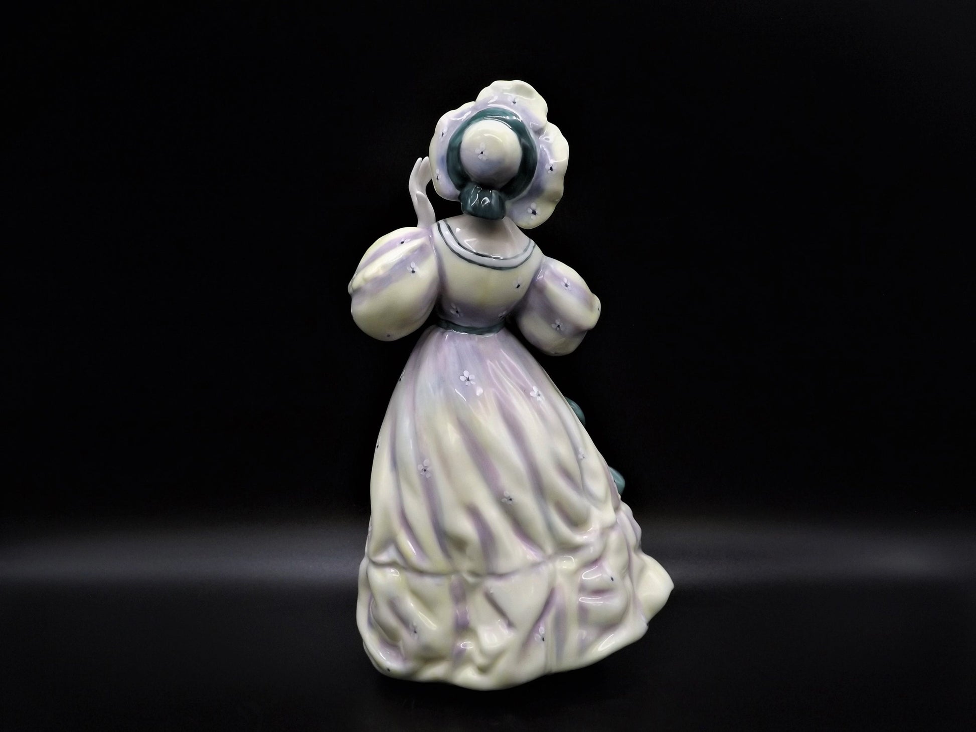 Vintage Royal Doulton Bone China Figurine: Grand Manner Lady HN2723