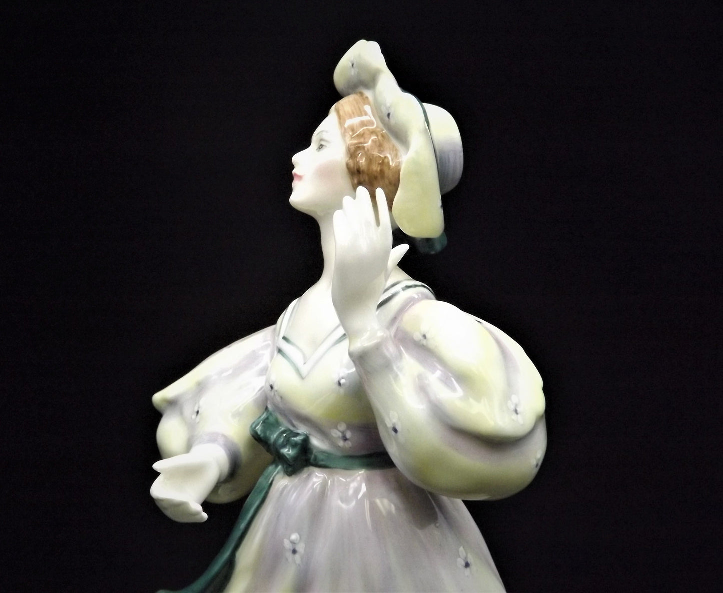 Vintage Royal Doulton Bone China Figurine: Grand Manner Lady HN2723