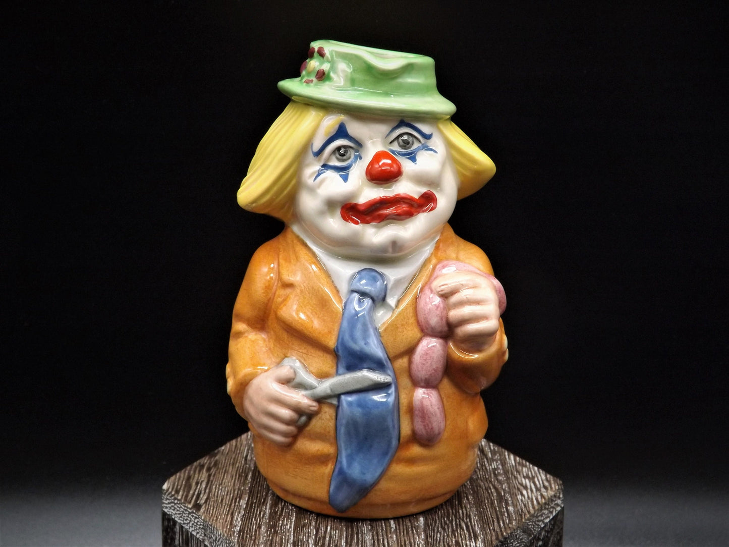 Closeout Sale! Vintage 1986 Royal Doulton Doultonville Collection D-6768 Charlie Cheer The Clown. Excellent condition no box.