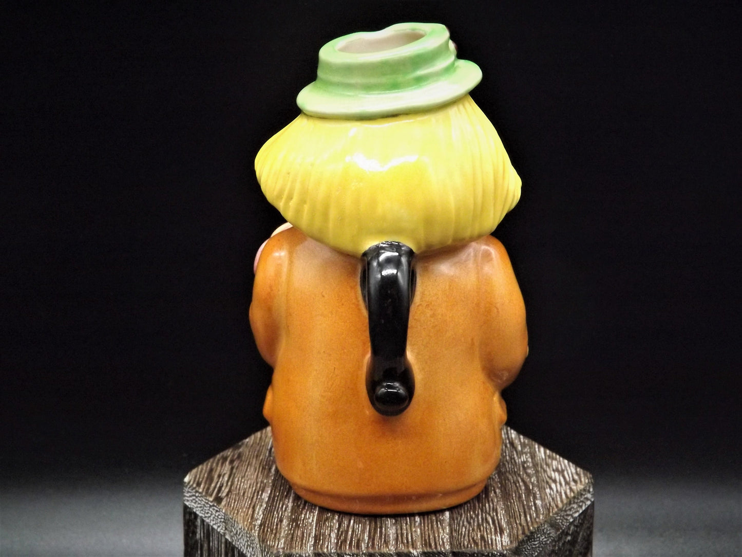 Closeout Sale! Vintage 1986 Royal Doulton Doultonville Collection D-6768 Charlie Cheer The Clown. Excellent condition no box.