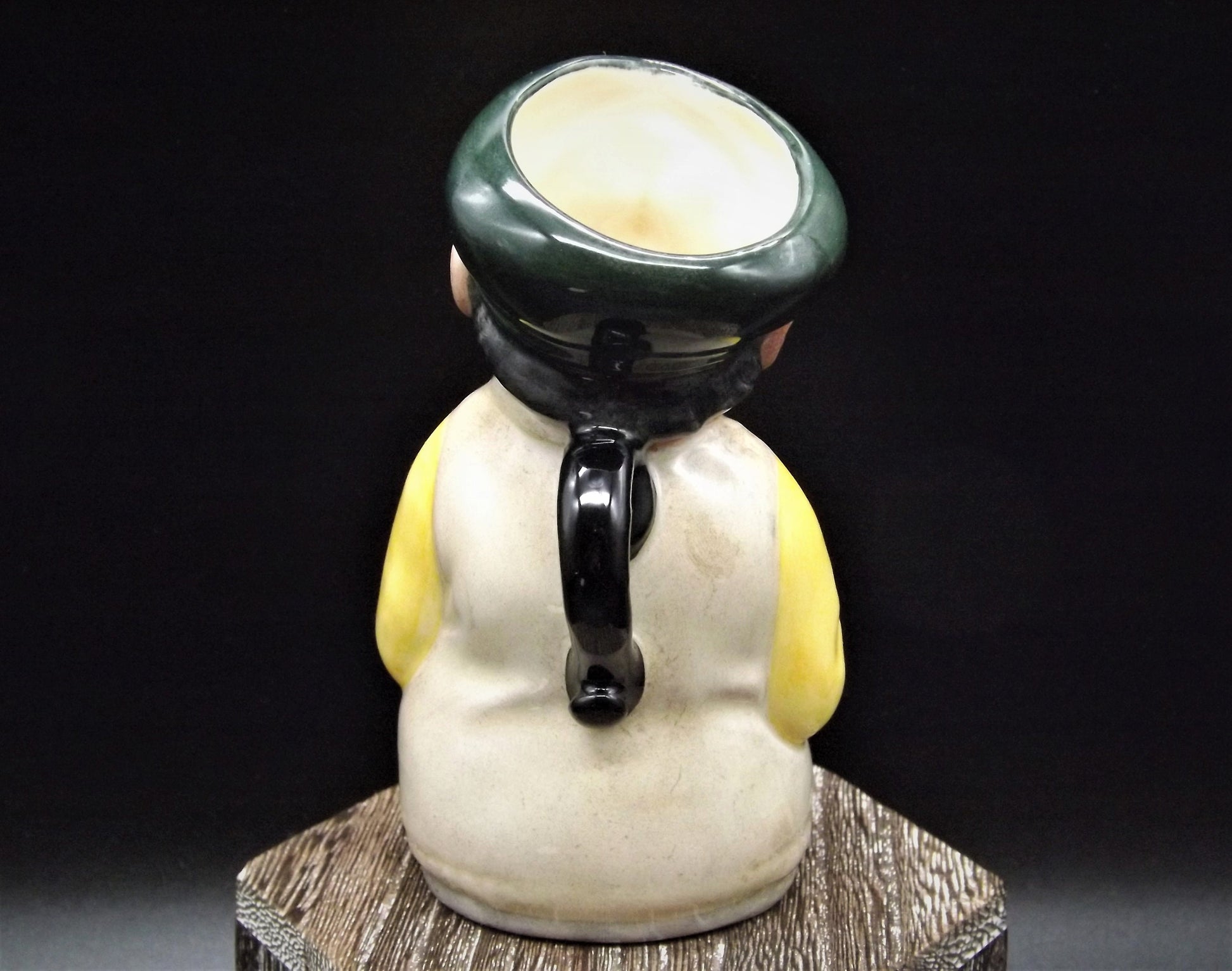 Closeout Sale! Vintage 1985 Royal Doulton Doultonville Collection D-6740 Major Green The Golfer. Excellent condition no box.