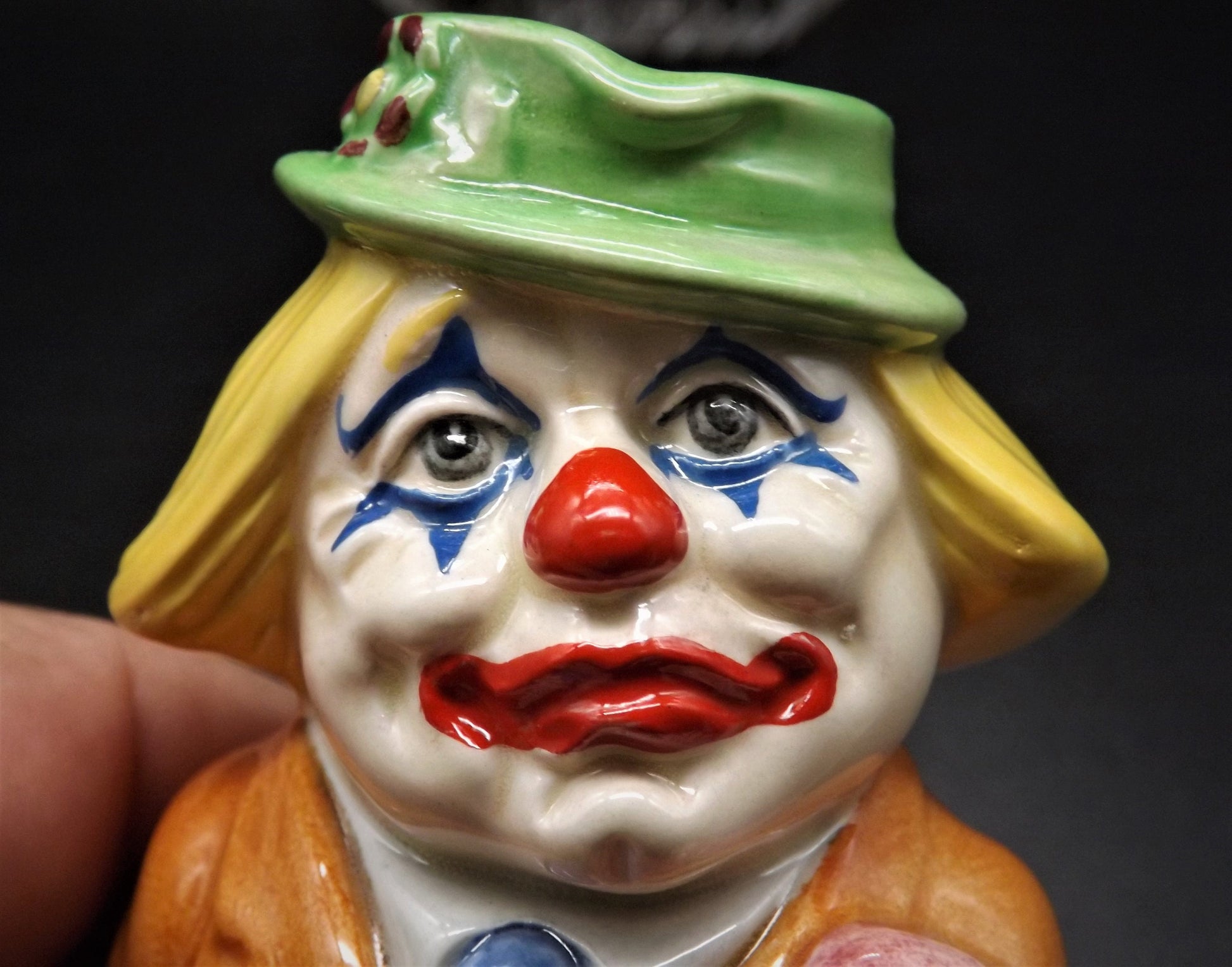 Closeout Sale! Vintage 1986 Royal Doulton Doultonville Collection D-6768 Charlie Cheer The Clown. Excellent condition no box.